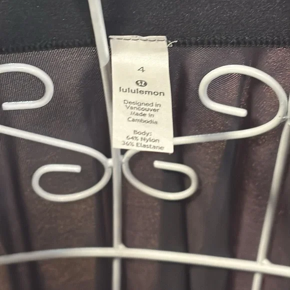 Lululemon Sheer Skirt, Size 4 - Picture 2 of 4